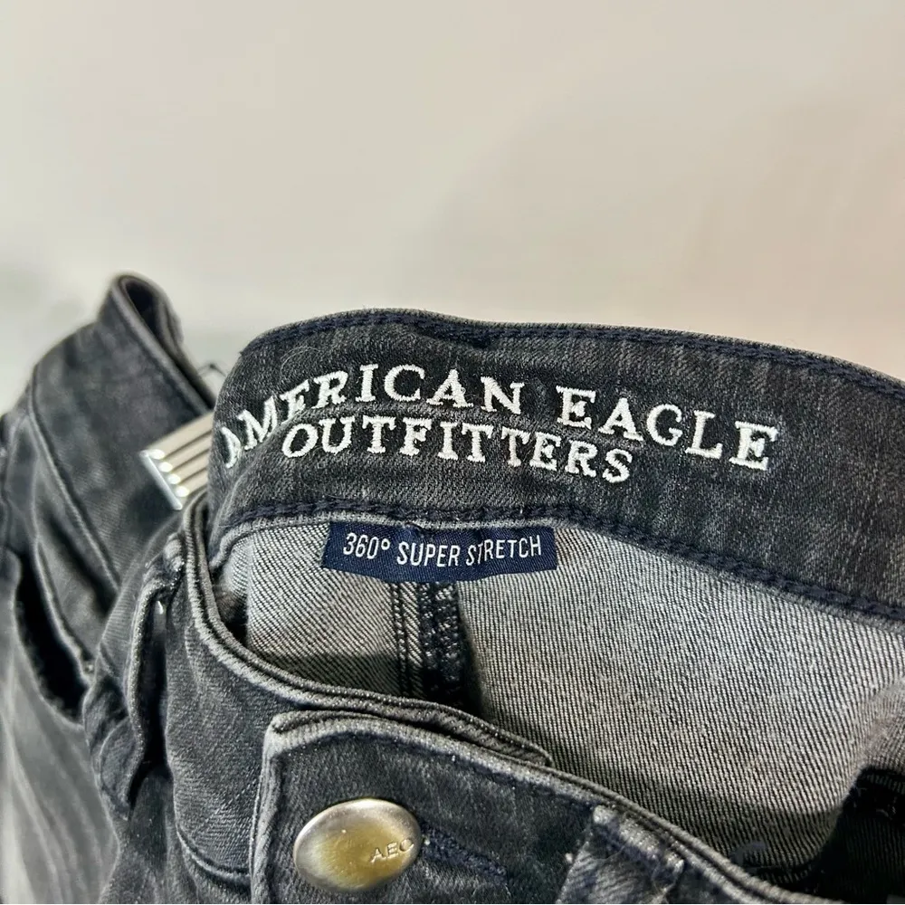 American Eagle Women’s Hi-Rise Shortie Distressed Denim Shorts Black Size 6 EUC - Image 3