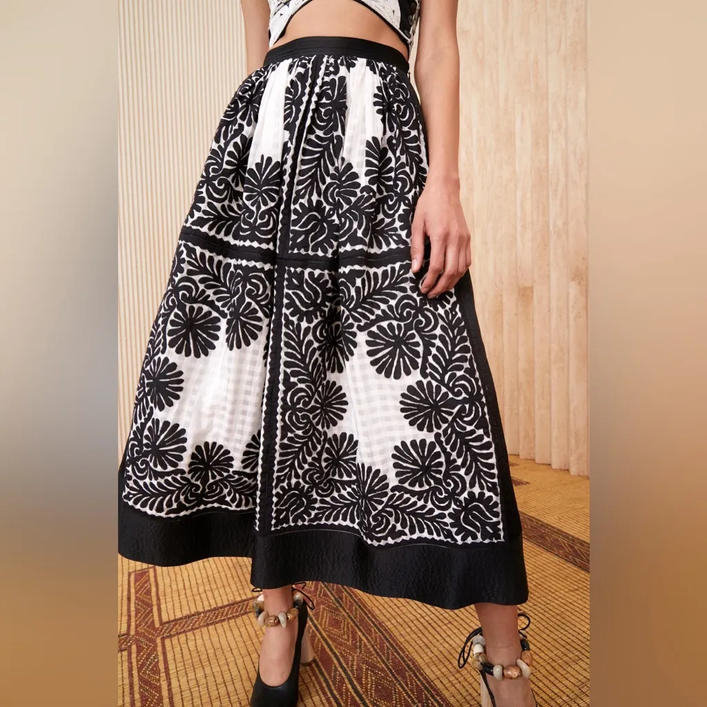 Ulla Johnson Francesca Satin Trim Floral Appliqué Black White Midi Skirt Size 4 - Image 4
