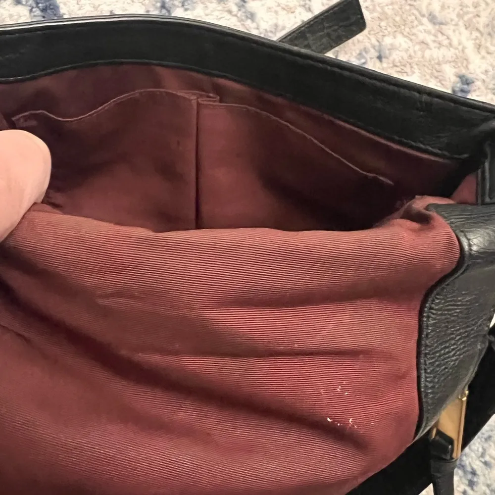 Excellent con Marc Jacobs Black and gold saddle bag - Image 7