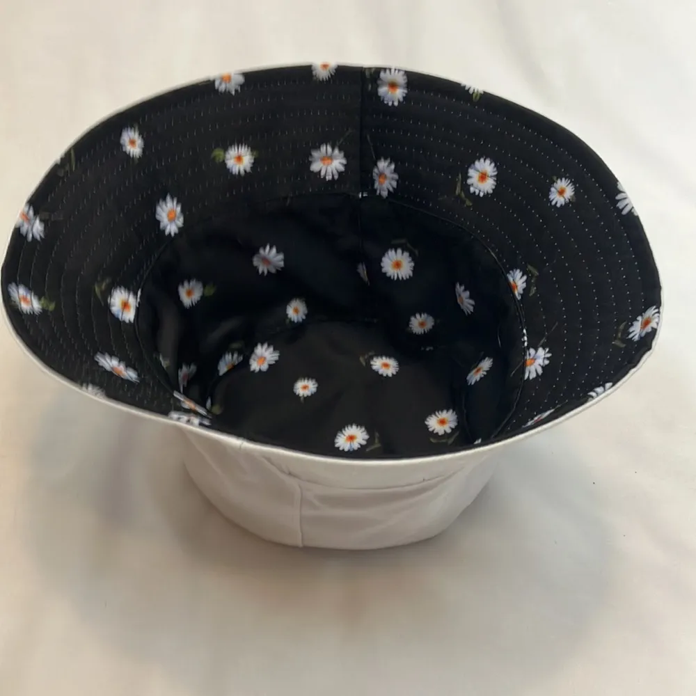 Alice + Olivia by Stacey Bendet reversible bucket hat - Image 15