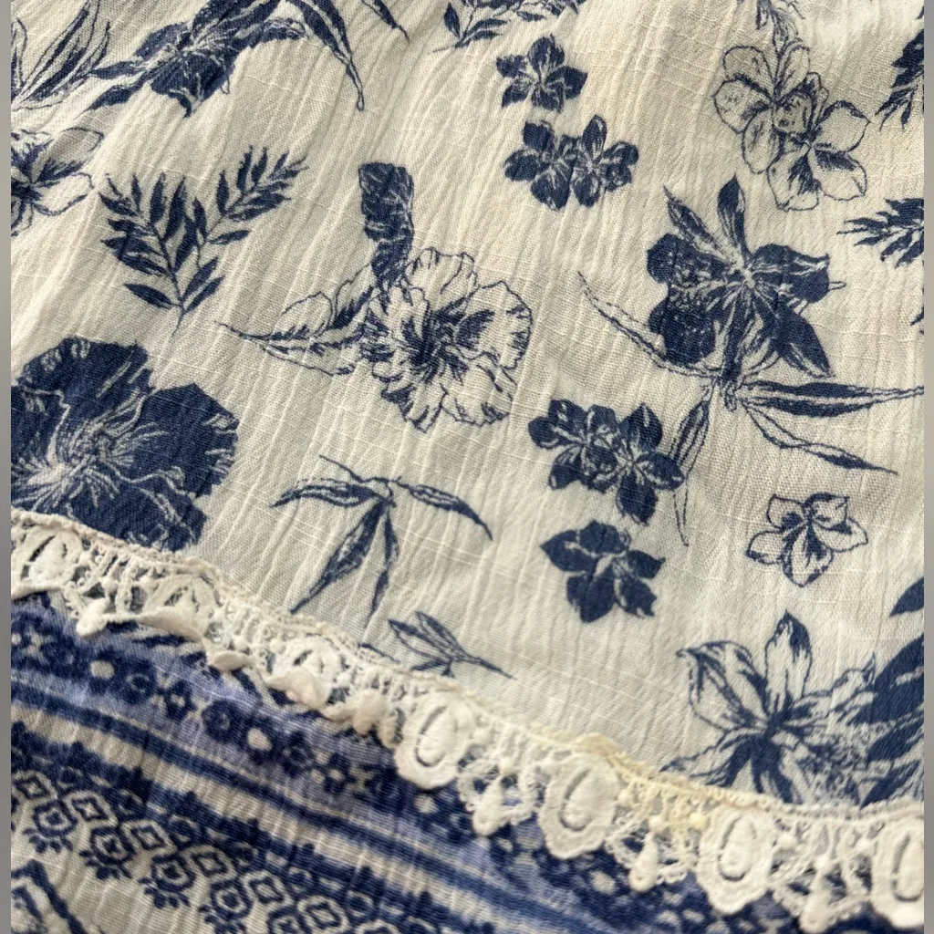 American Rag Cie Blue Floral Blouse M - Image 2