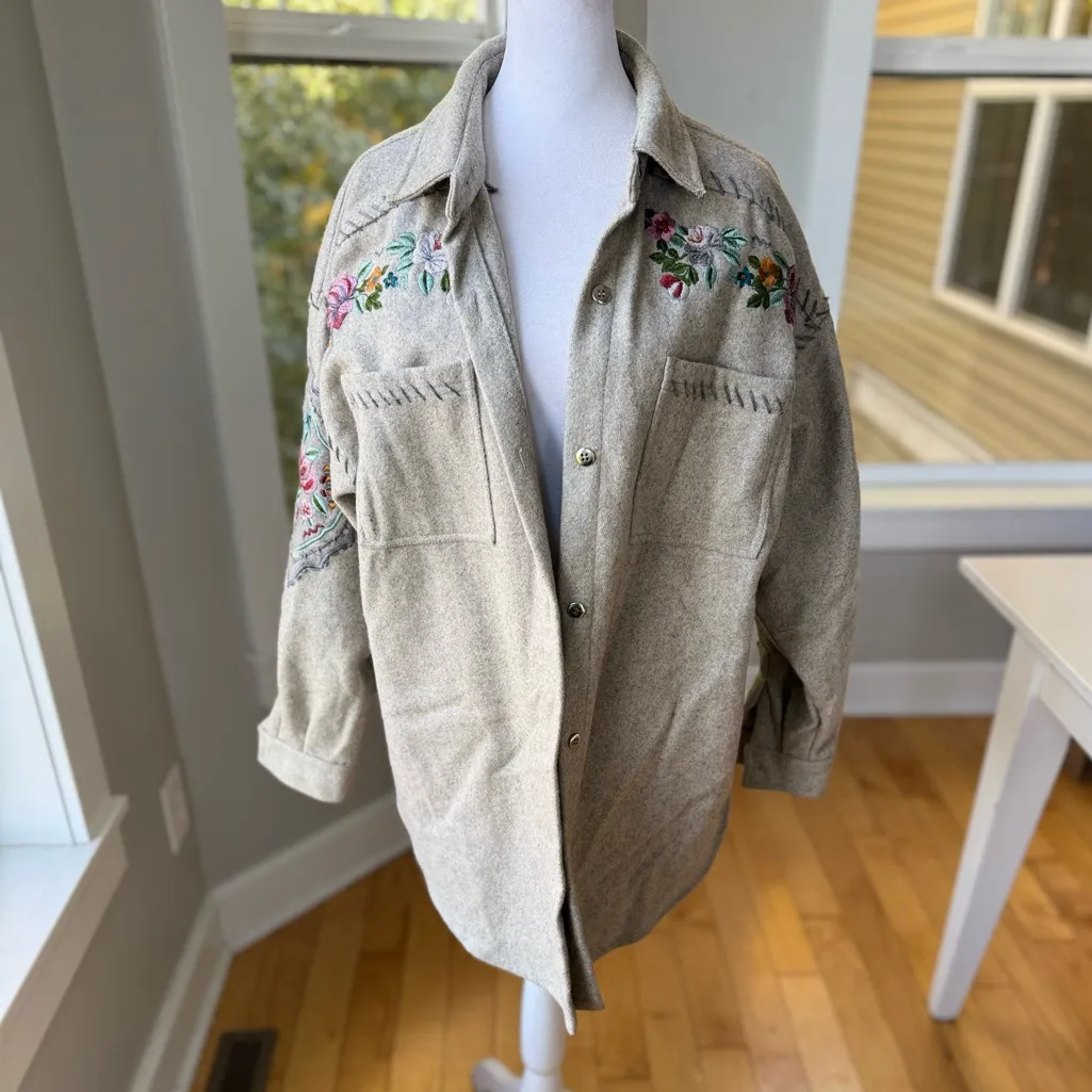 Vintage Together Light Gray Wool Floral Embroidered Shacket Shirt Jacket Medium - Image 2