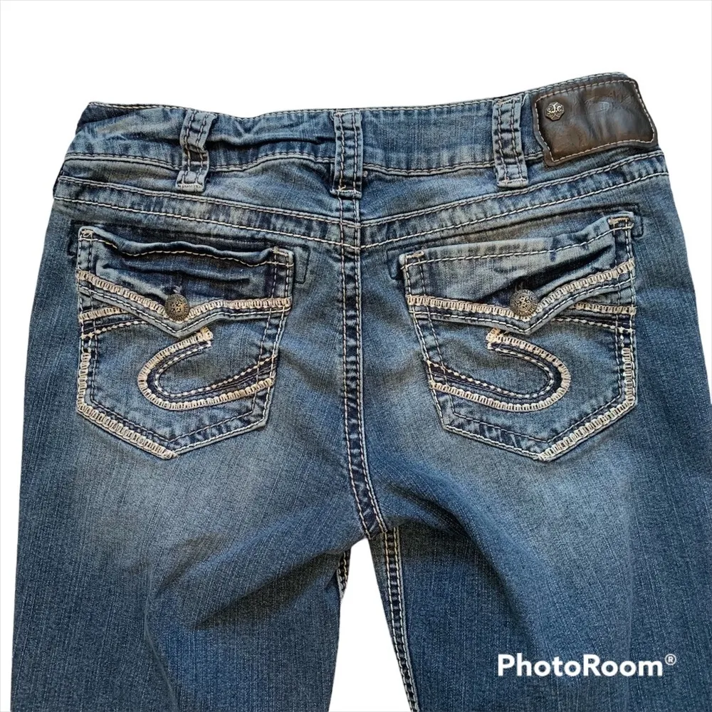 Silver Jeans Suki Mid Boot Fluid Jean with Faux Flap Pockets. - Image 8