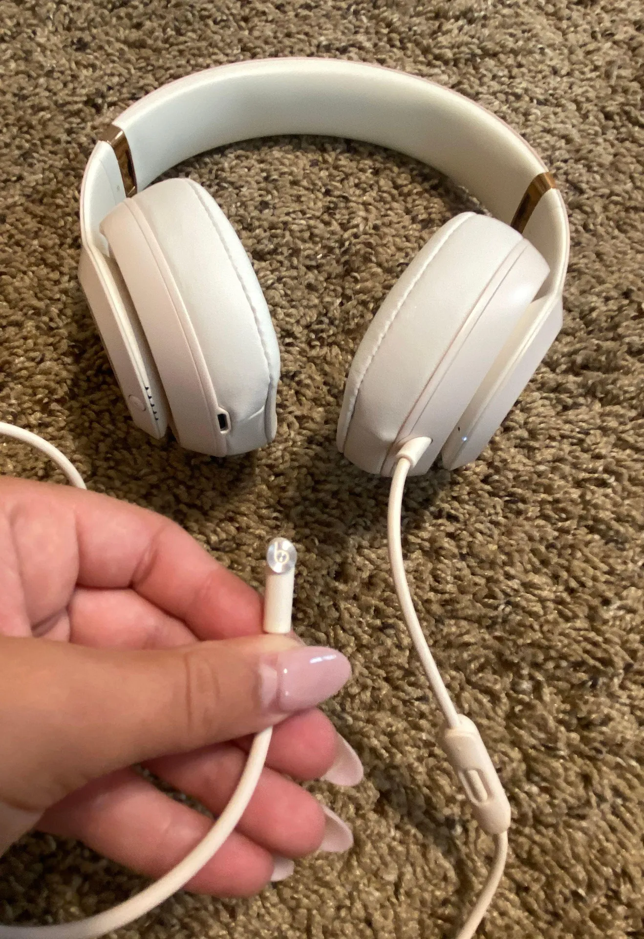 Beats Rose Gold Wireless Headphones - Image 2