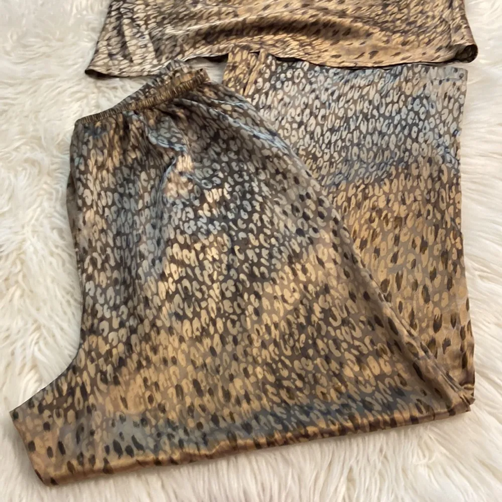 Victoria Secret Pajamas size M excellent condition pants inseam 24” - Image 9