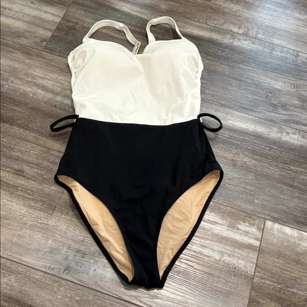 EVARAE cassandra one piece swimsuit in black/crème - Image 9