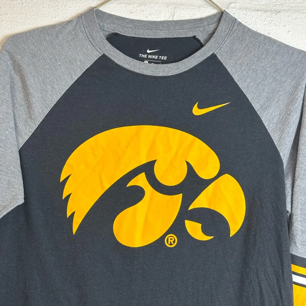 The Nike Tee Iowa Hawkeyes Casual Black & Grey Casual Baseball Style Tee Size M - Image 2