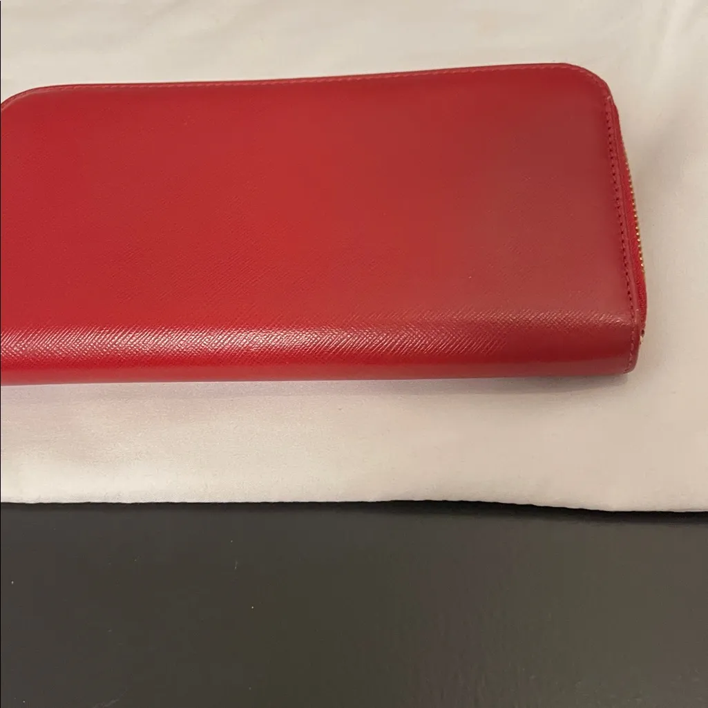 Salvatore Ferragamo Gancini Gancio Red Leather Women's Wallet Zip Around - Image 8