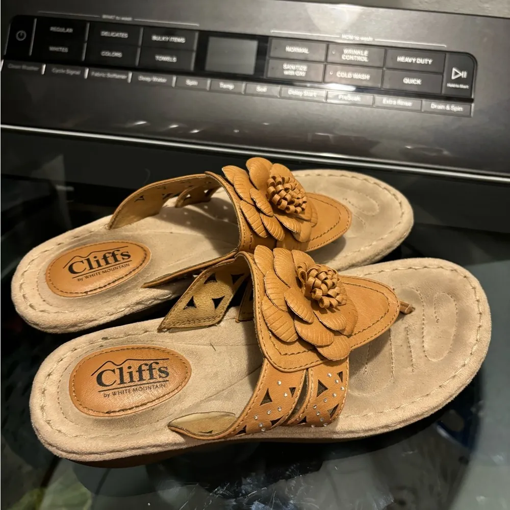 Cliffs By White Mountain Cynthia Sandal 10 Tan - Image 9