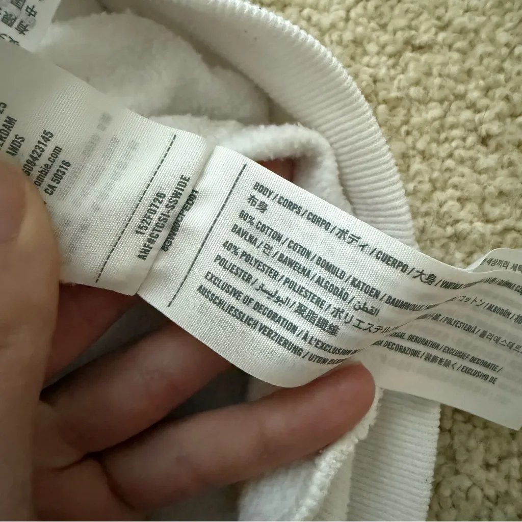 Abercrombie & Fitch Cream Women's Sweatshirt size xs - Image 3