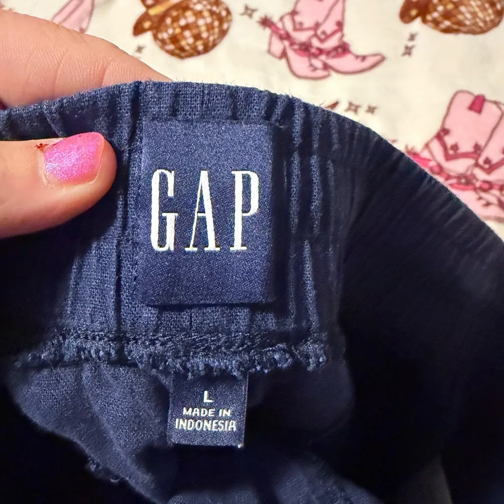 GAP Women’s Navy Shorts - Image 3