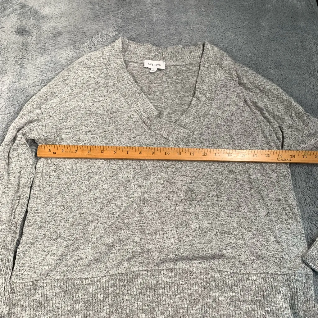 Evereve Heather Gray V-Neck Sweater - Image 5