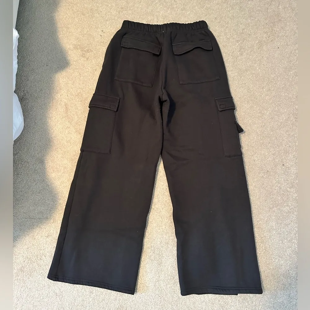Edikted  Wide Leg Cargo Sweatpants Dark Grey - Image 3
