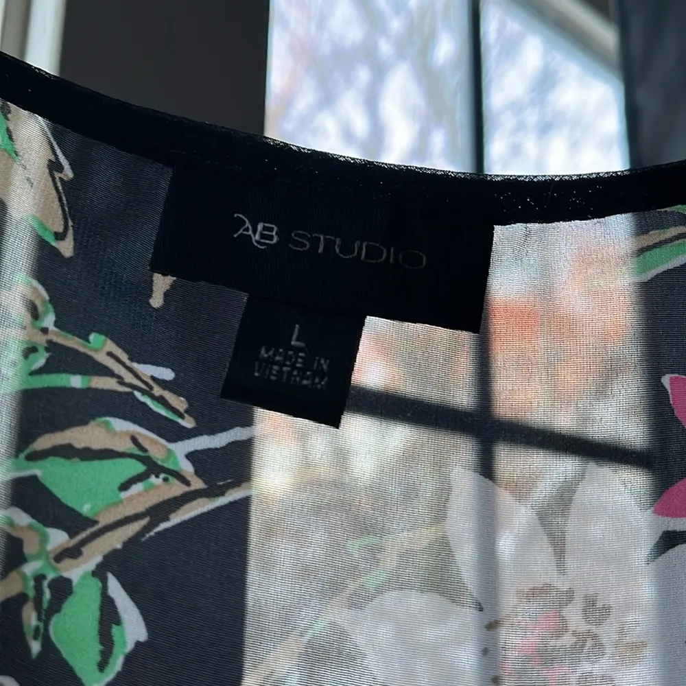 AB Studios dress. With belt. Floral. Worn once for my college graduation. - Image 2