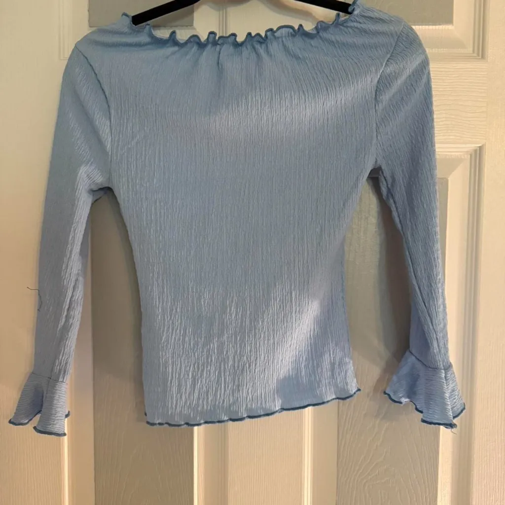 Urban Outfitters ( Kimchi Blue) Lovisa Blue Crinkle Bell Top, NWOT. Size XS. - Image 3