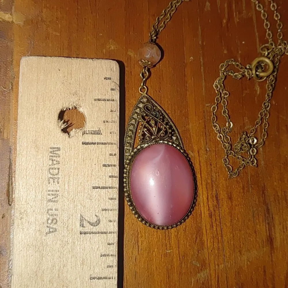 Vintage Moonstone Lucite Necklace MCM Pink Cabochon Pendant Filigree Detail Gold Size 18 - Image 6