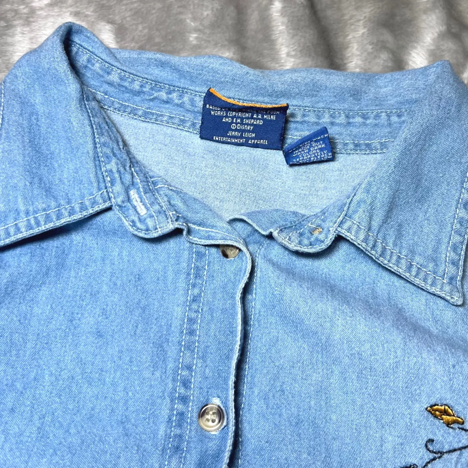 Disney Winnie the Pooh Vintage Denim Shirt Womens 24W Blue Embroidered Button Up - Image 7