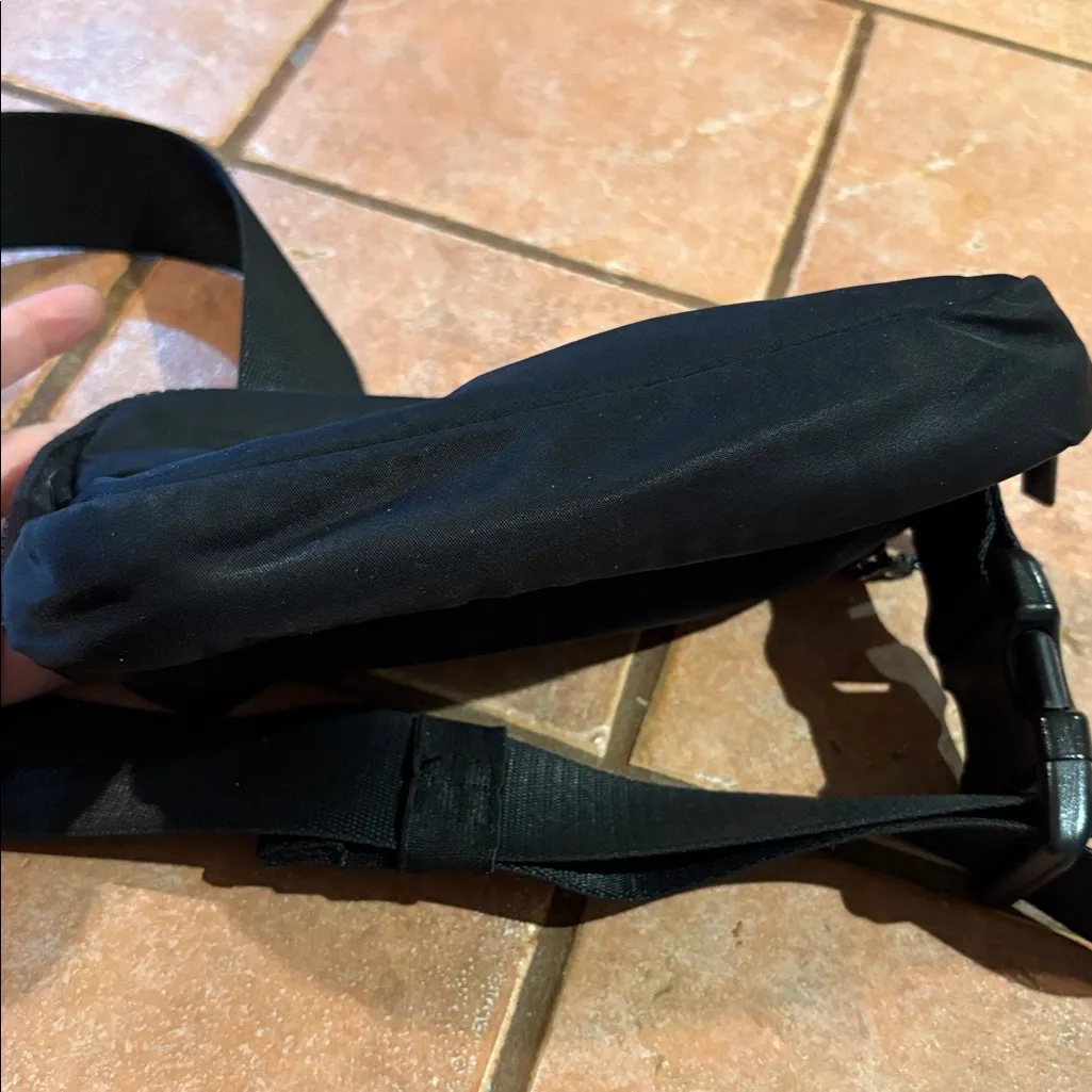 Lululemon Everywhere Belt Bag - Image 8