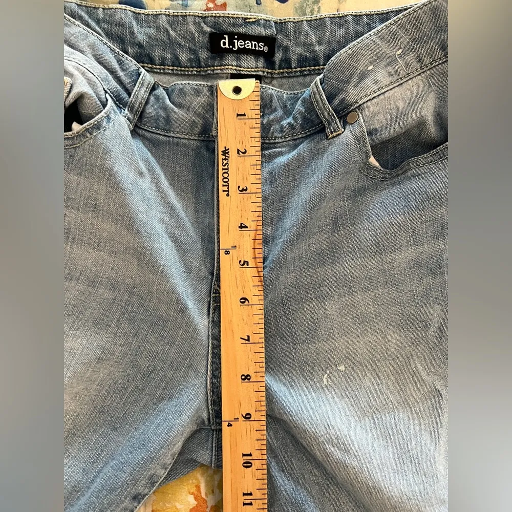 d. jeans 10 Light Wash Cuffed Capri Denim Jeans - Image 8