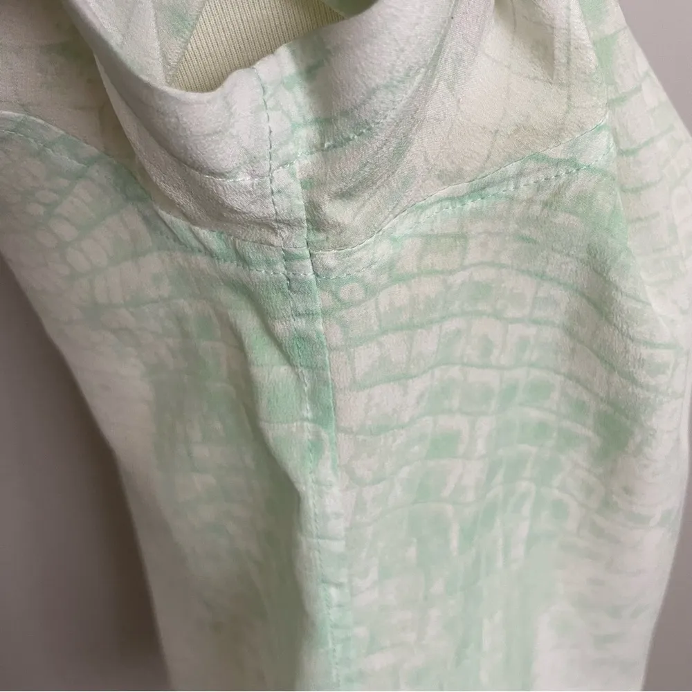 Equipment Femme Top Short Sleeve 100% Silk Reptile Snake Print Green Cream - Image 4