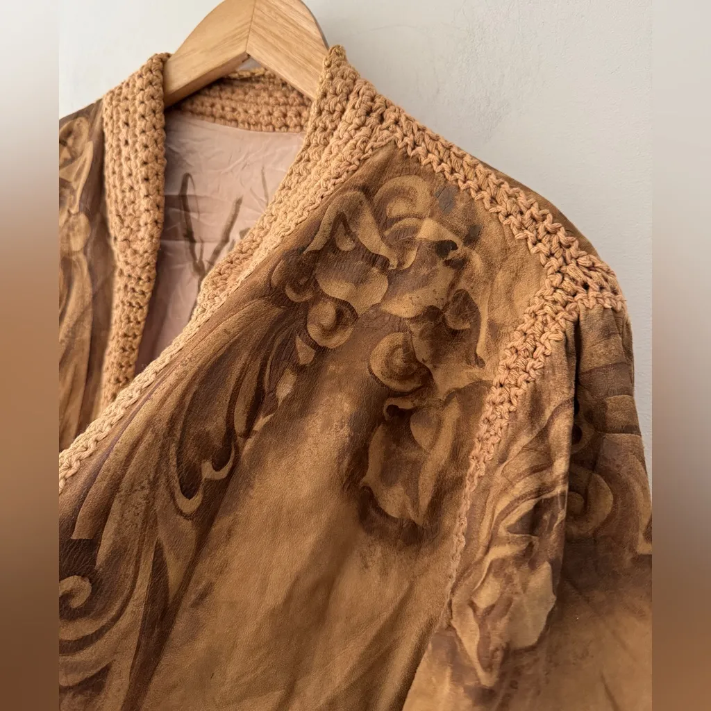 Vintage Suede Kimono Jacket with Crochet Trim & Embroidery Tan Boho Western Size M - Image 2