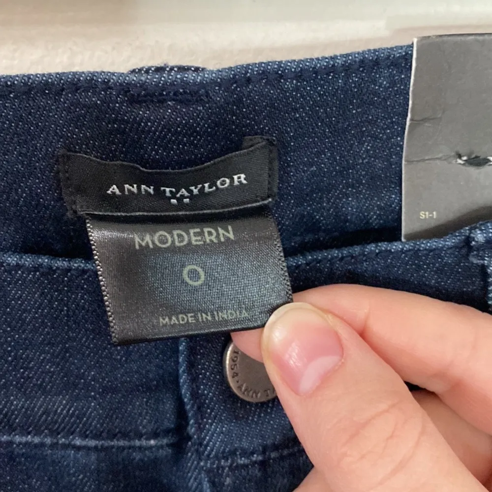 Ann Taylor Factory modern ankle length slim dark wash jeans size 0 Blue - Image 9