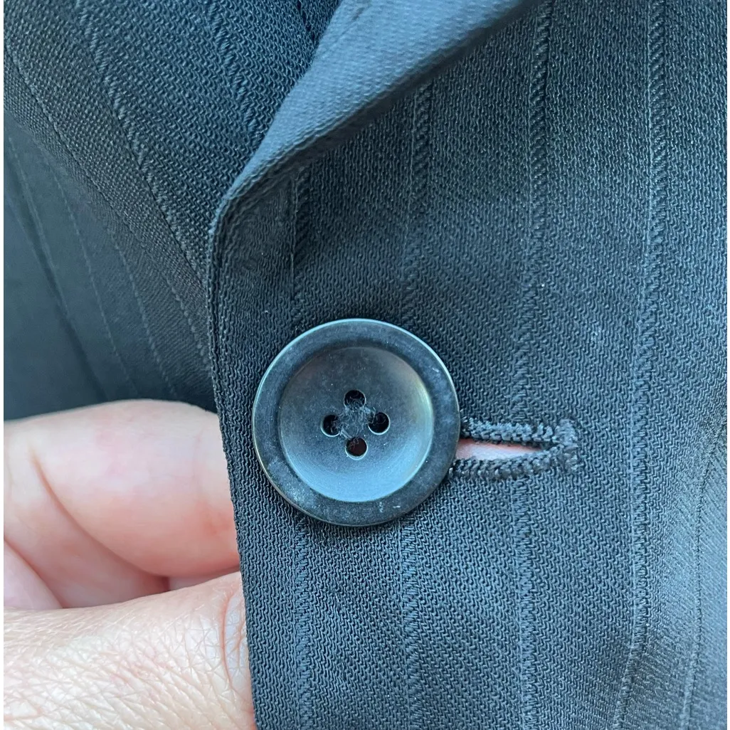 MAX MARA MADE IN ITALY Womens Blazer 100% Virgin Wool. Size 8
Classic Jacket - Image 6