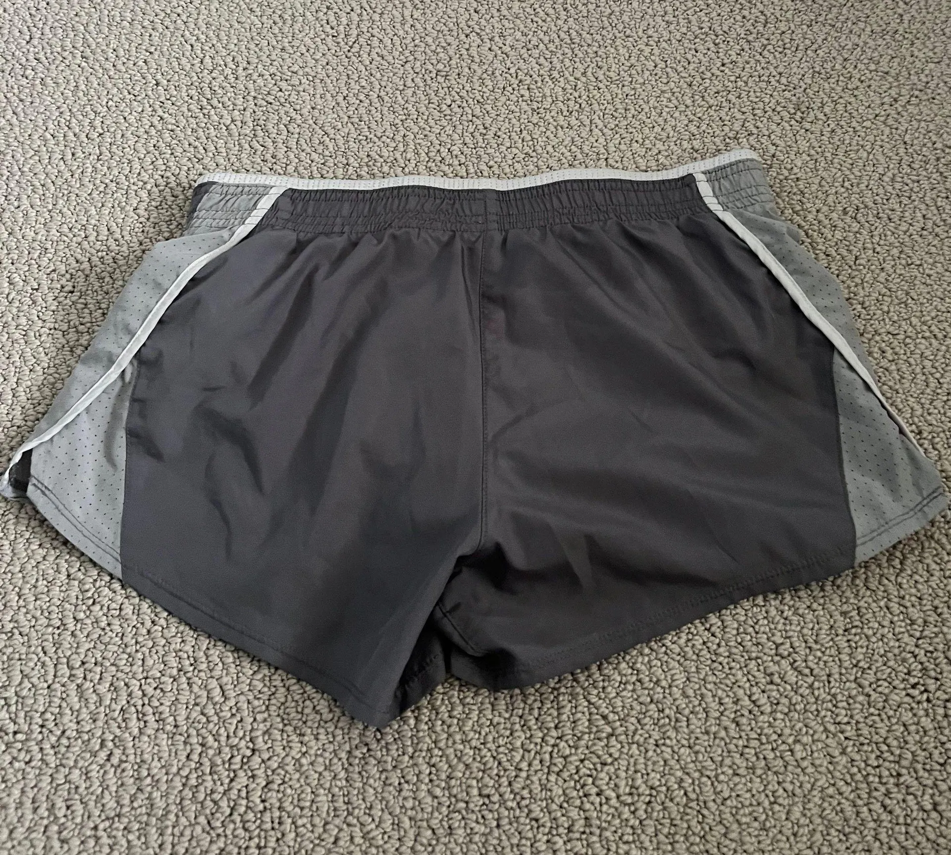 Nike grey shorts - Image 2