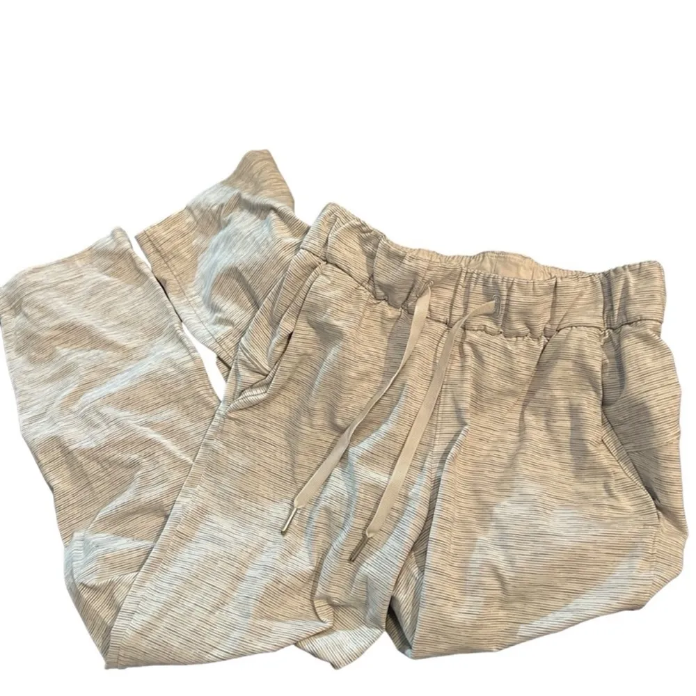 Lululemon On The Fly Crop 23” Inseam Wee Are From Space Nimbus Battleship Sz 0. - Image 6