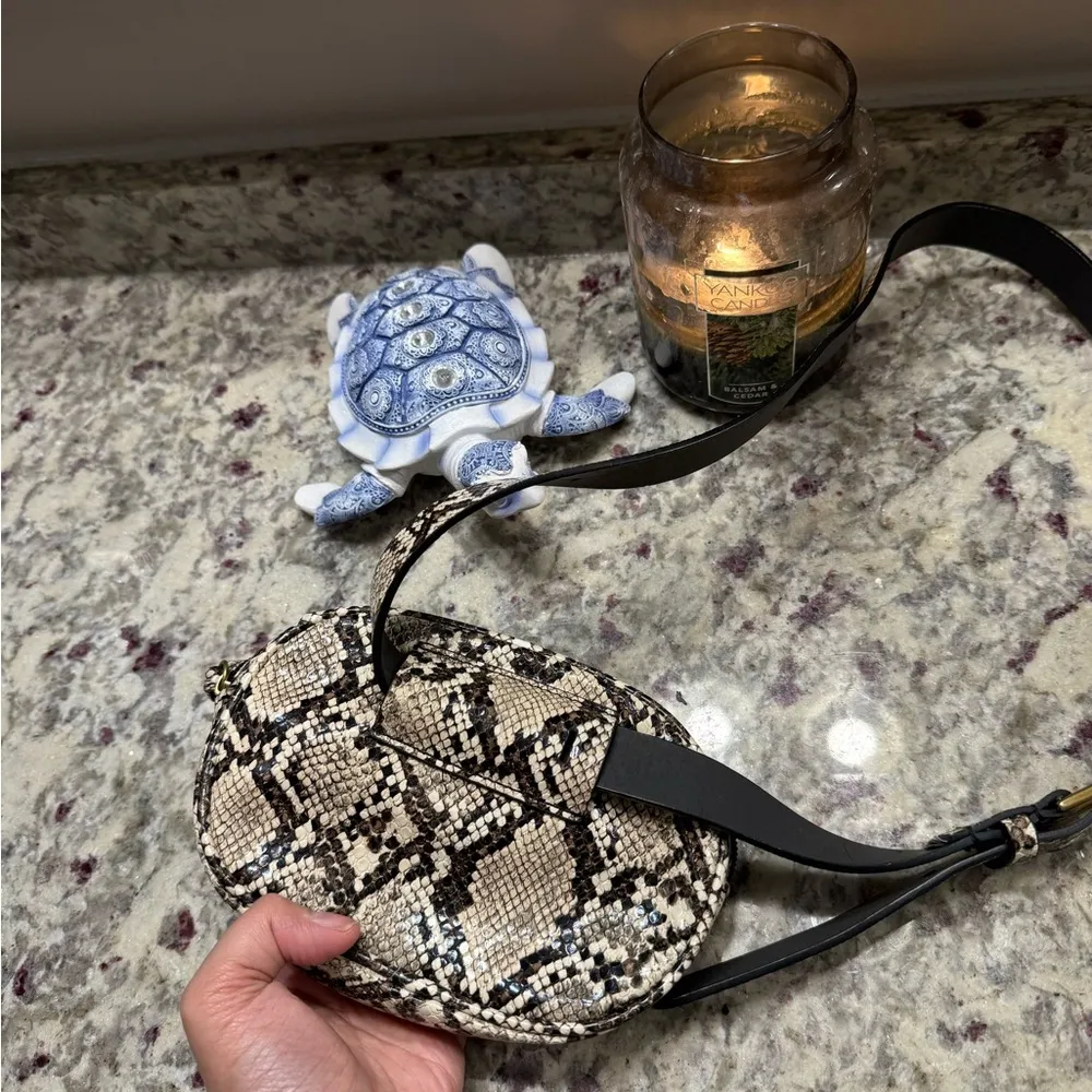 Anthropologie Croc Style Fanny Pack Bag - Image 7