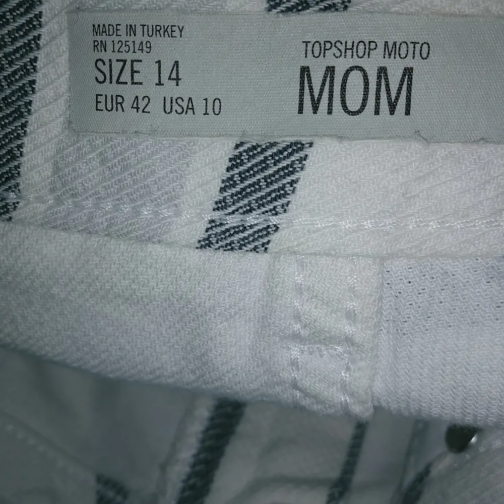 TopShop Moto 14 Mom Cotton Raw Hem Baja Shorts - Image 6