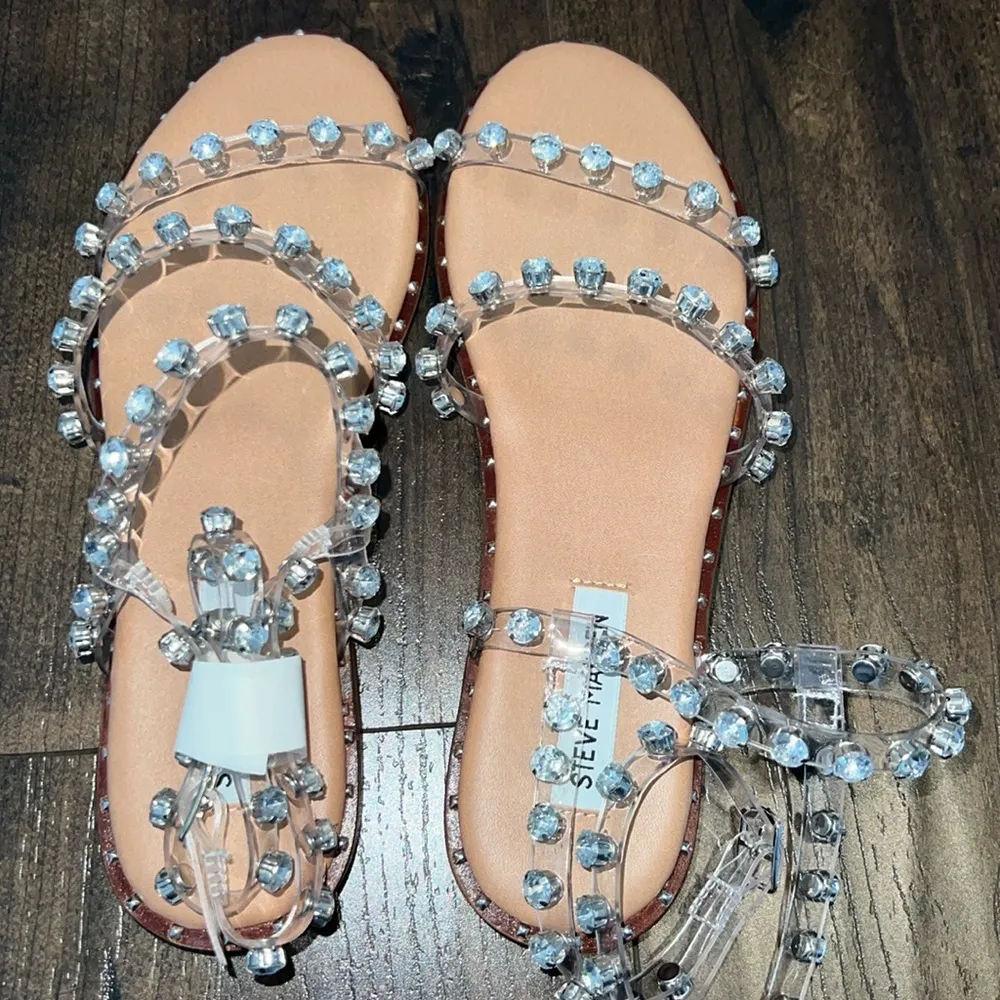 NEW Steve Madden Clear Crystal Travel Flat Sandals - Image 4