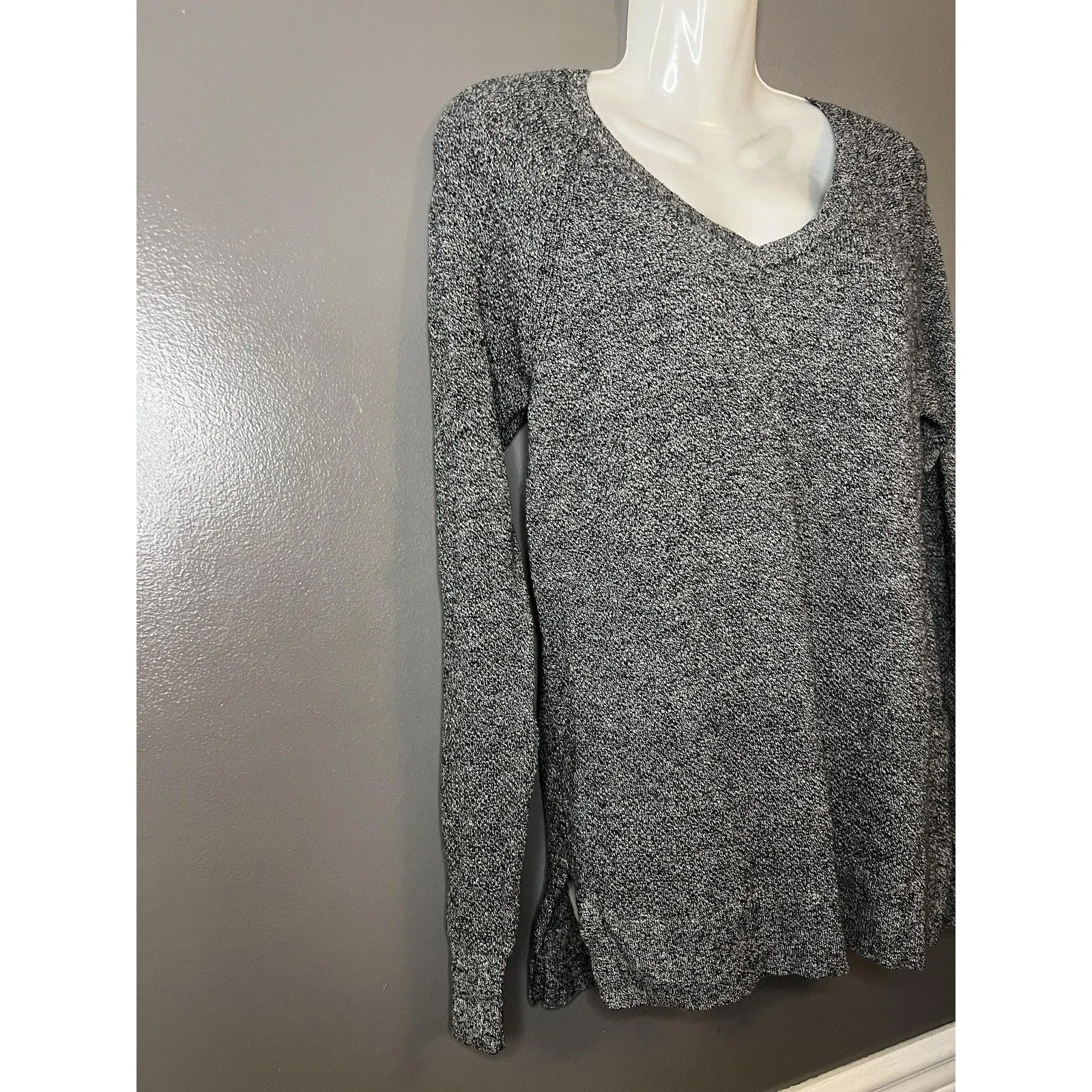 GAP Sweater Womens Medium Black Space Dye Bella V Pullover Knit Cotton Blend - Image 2