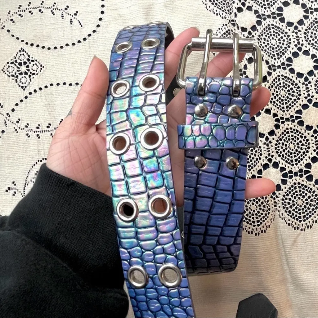 Y2K iridescent grommet belt Blue - Image 6