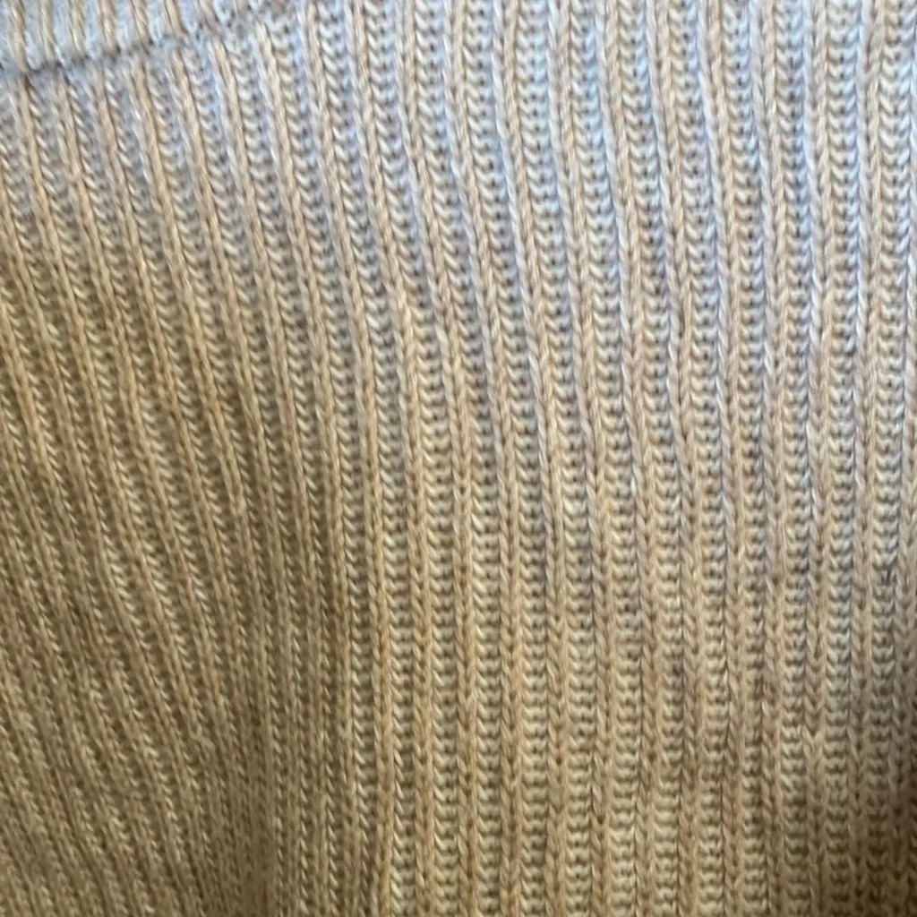 Theory FINAL MARKDOWN Ladies  sweater medium - Image 4