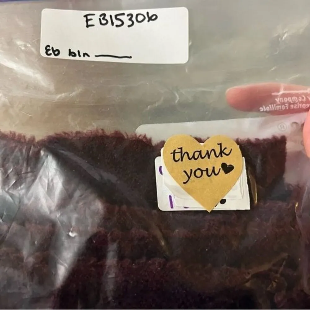 Valentino burgundy red shaggy fringe wool logo winter scarf - Image 8