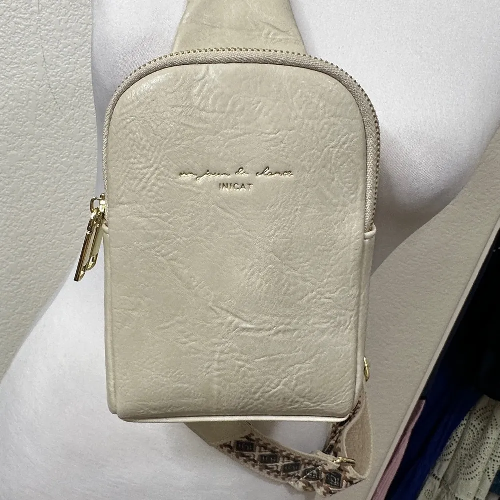 Crossbody Sling Bag with Dual Zipper in Blonde with Adjustable Guitar Strap - Image 3