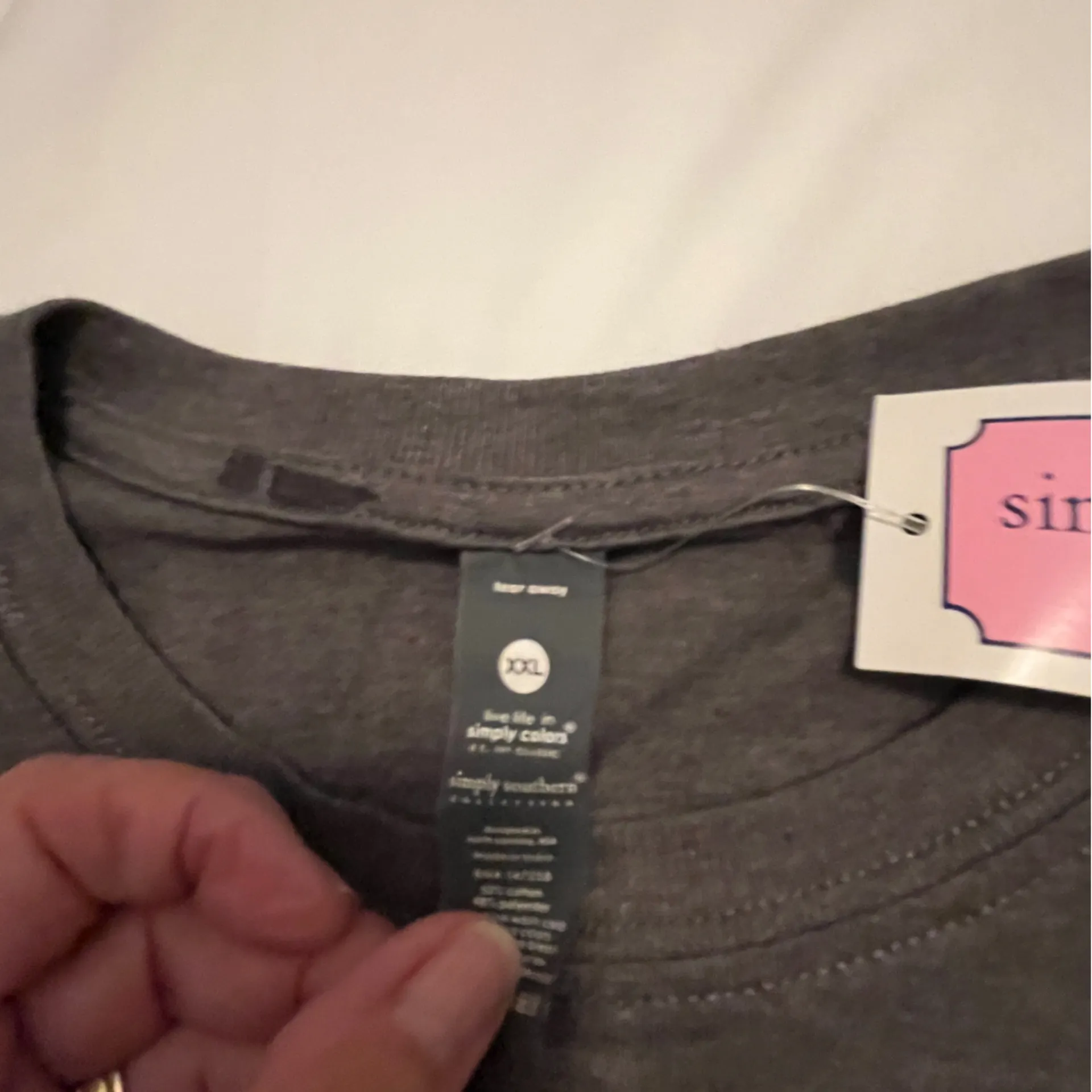 Simply Southern Charcoal Tee with Pink and Camoflage Print Bows. Size XXLarge - Image 3