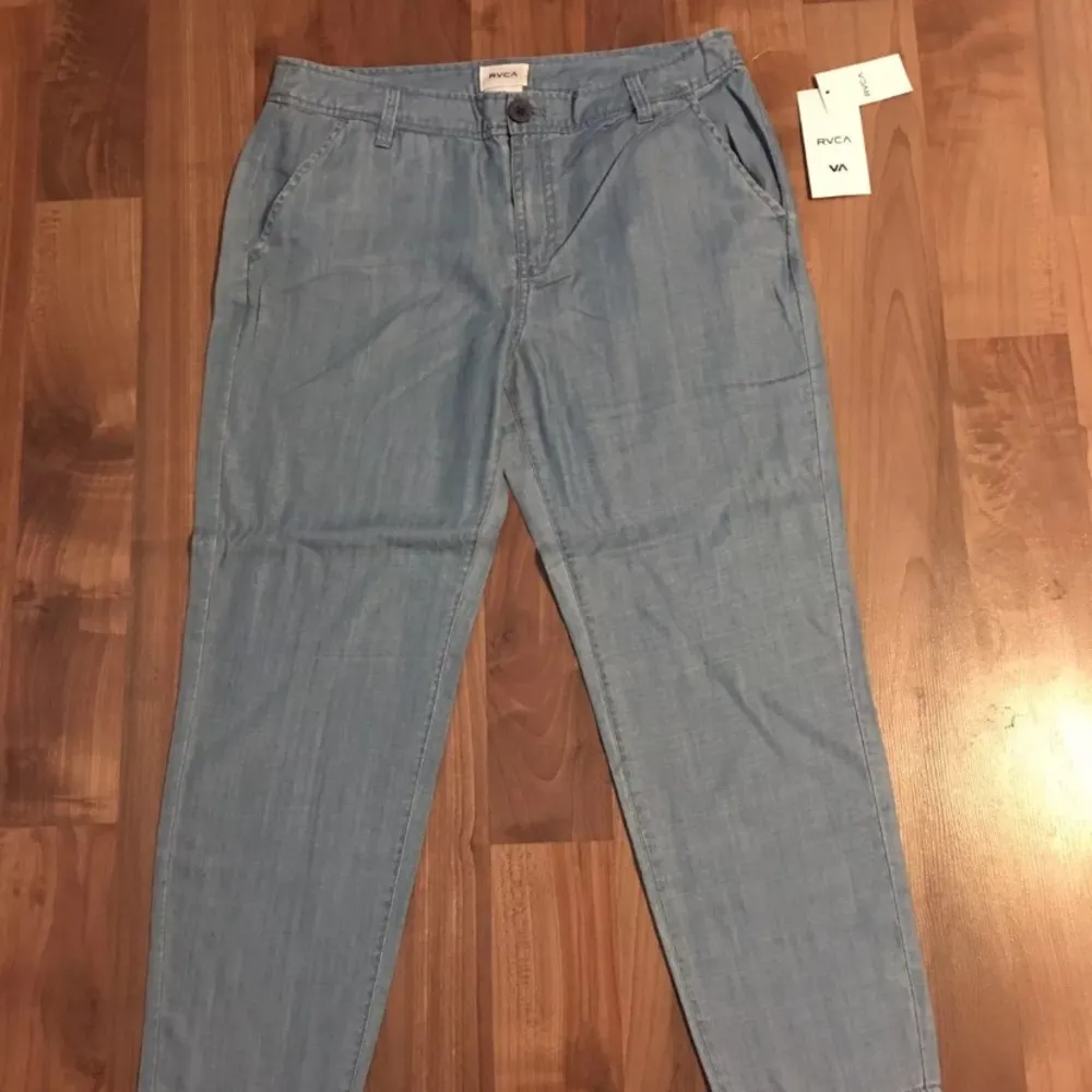 NWT  Lowlanded Capri Pants Size 29 Chambray VERY SOFT - Image 3