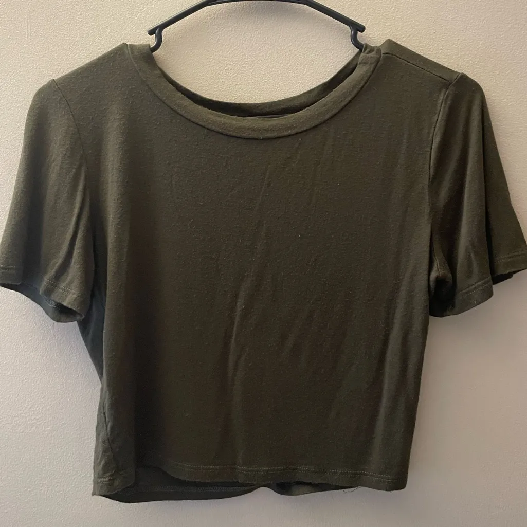 Olive green crop top - Image 2