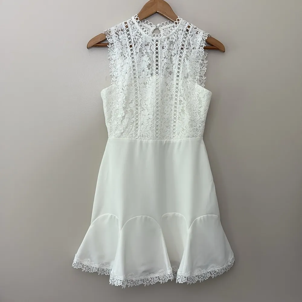 HEARTLOOM Cammie Sleeveless Lace Mini Dress Tulip Hem Eggshell White Size Small - Image 2