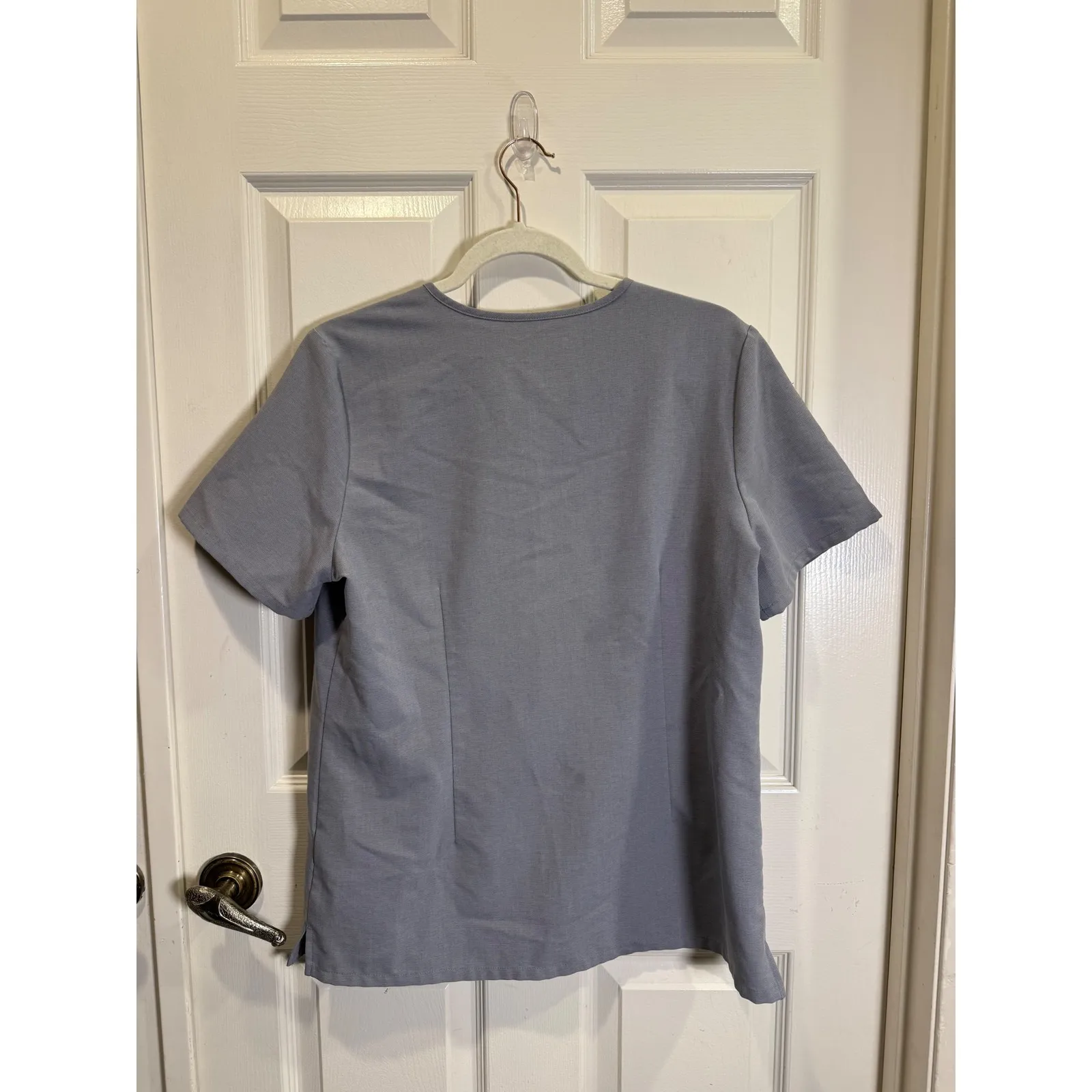 FIGS Technical V Neck Scrub Top Light Grey PO 5153 Short Sleeve Size Medium - Image 4