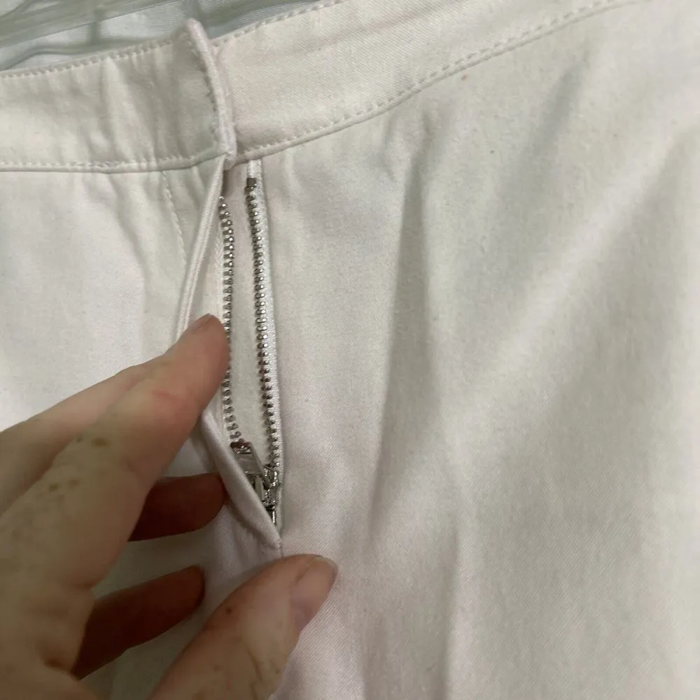 Robert Rodriguez  Winter White Side Zip Dress Pants. Size 2 - Image 2