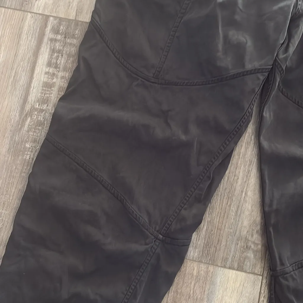 Lululemon reversible crop pants size 10 - Image 2