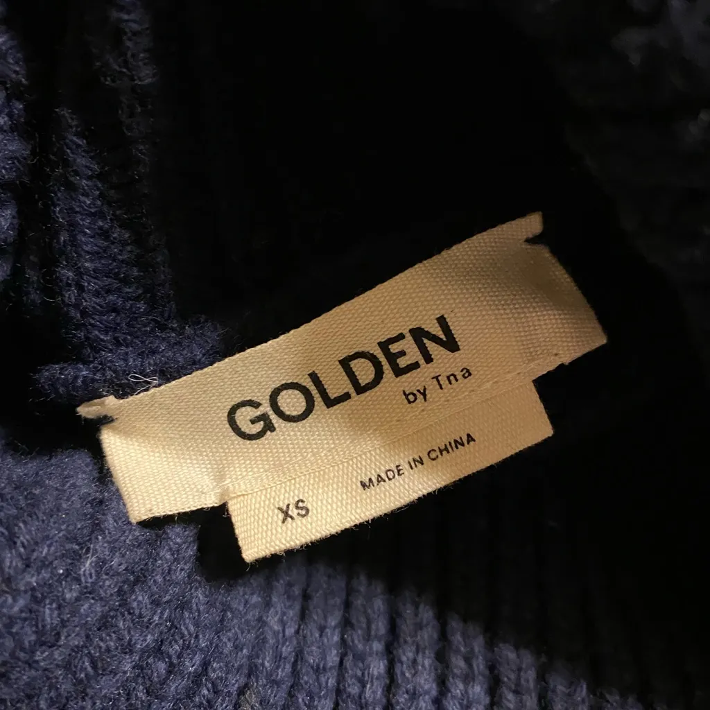 💜 Golden Aritzia cashmere navy sweater - Image 4
