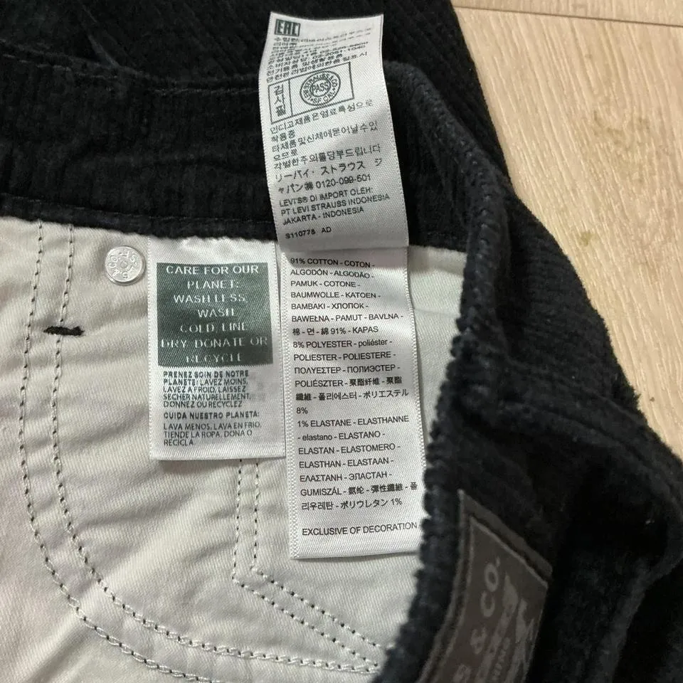 Levi Strauss Co Womens Black Corduroy Pants W31 L30 Slim Fit Cotton Blend - Image 4
