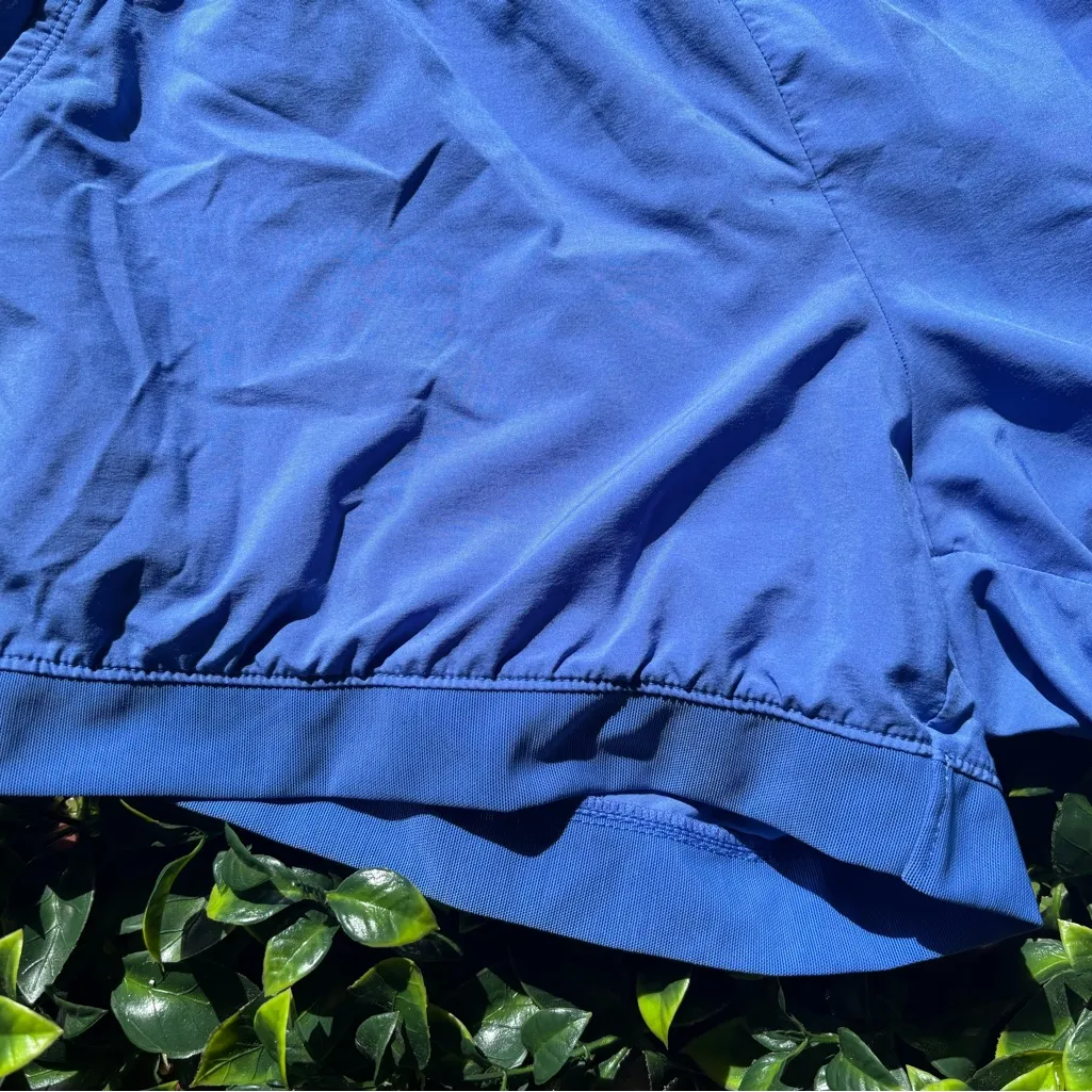 Nike Women's Blue Athletic Shorts - Image 4