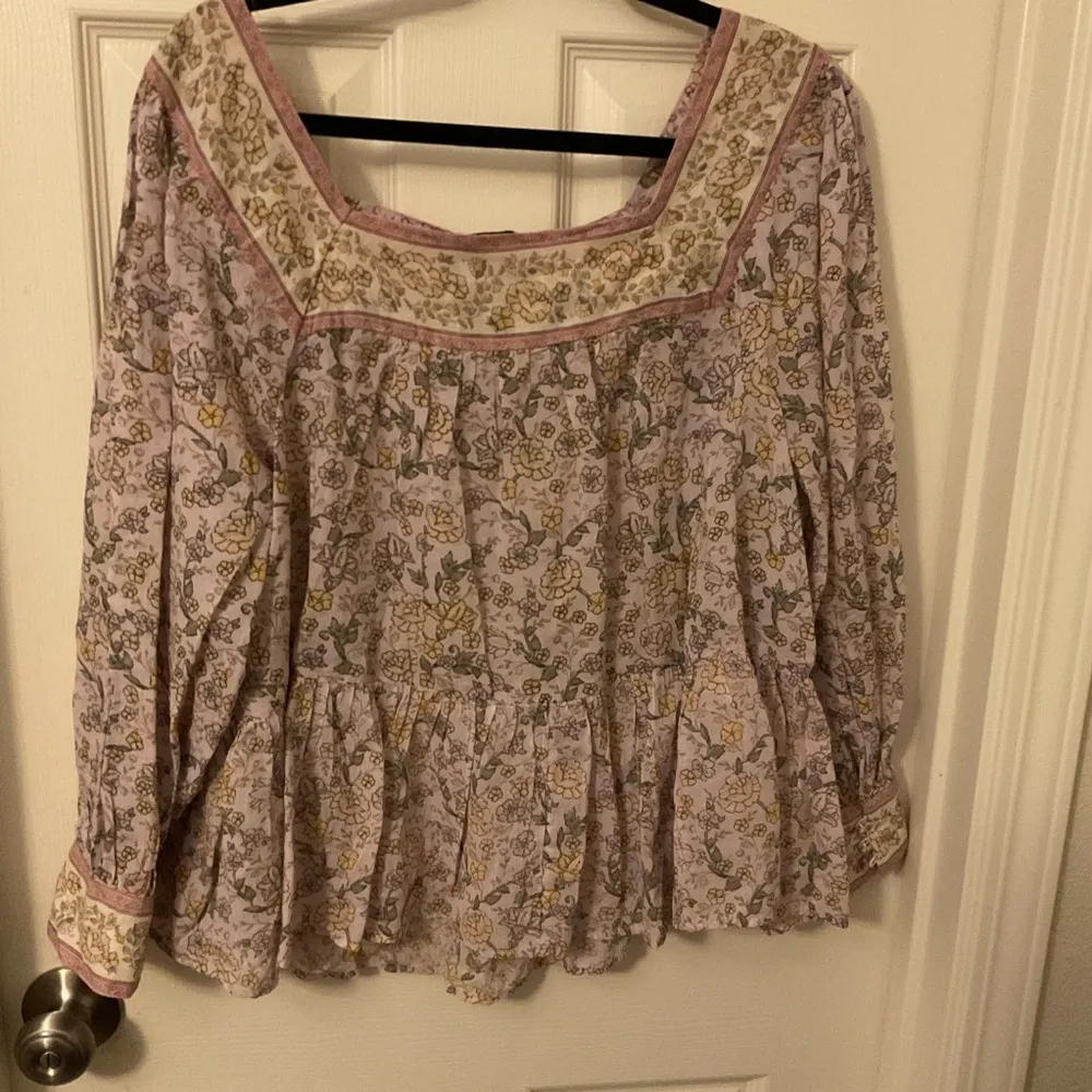 American Eagle Outfitters Lilac Boho Blouse Size medium - Image 4