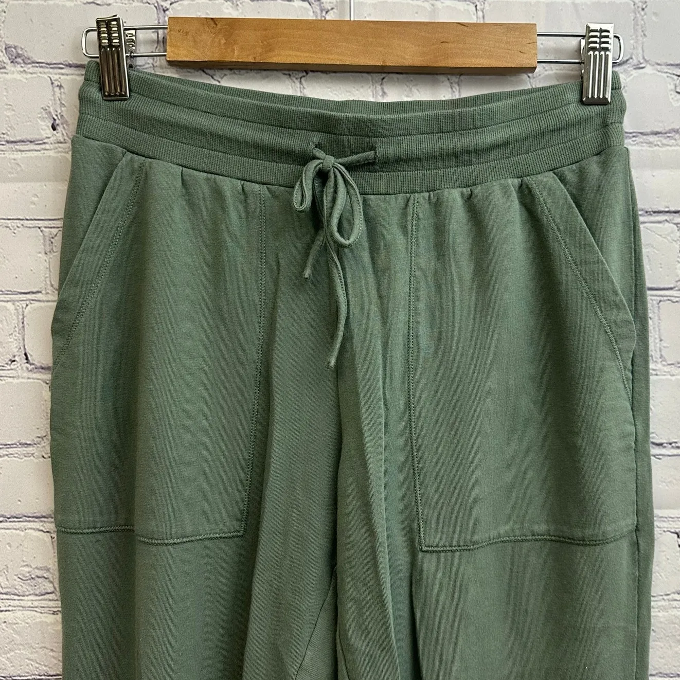 Barefoot Dreams Malibu Collection Sage Green Joggers XS #BDWMC1502 - Image 2