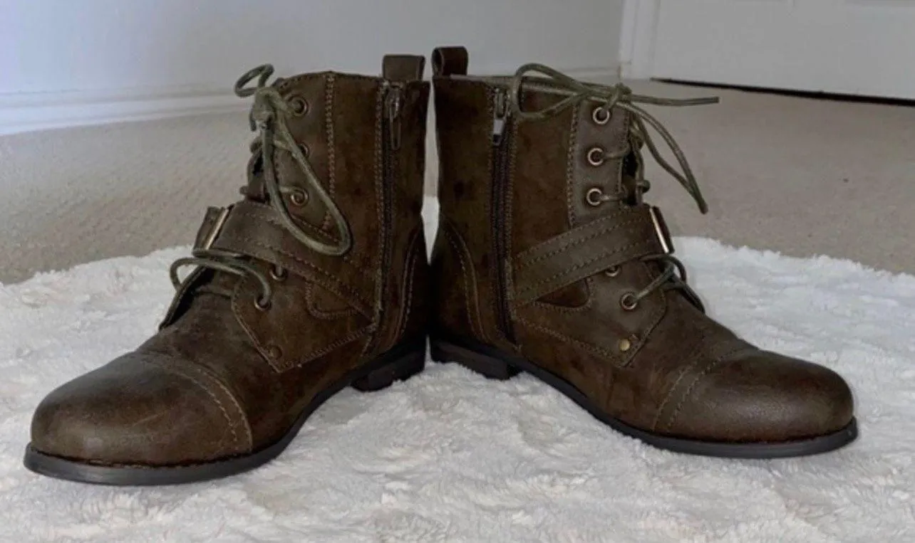 Black Poppy Lace Up Ankle Combat Boots Size 6 - Image 5